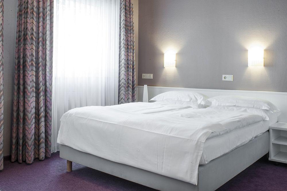 Airport Hotel By The New Yorker Кельн Екстер'єр фото